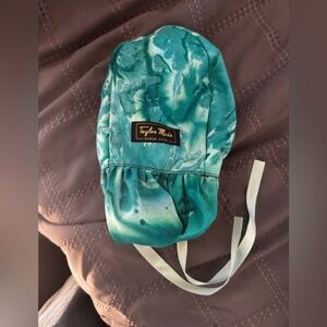 TaylorMade LUXE Ponytail Scrub Hat